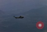 Standbild gunner Unterstützung Vietnam, 1966, aus Sekunde 33 historischem Filmmaterial Videoclip 65675043835