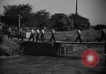 Standbild Reparatur beschädigter Bogen der italienischen Zerstörer Ugolino Vivaldi Italien, 1940, aus Sekunde 54 historischem Filmmaterial Videoclip 65675043843