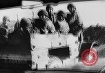 Standbild deutsche Truppen capture Kreta und britischen Gefangenen Kreta Griechenland, 1941, aus Sekunde 57 historischem Filmmaterial Videoclip 65675043853