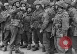 Standbild britische Truppen Frankreich, 1944, aus Sekunde 3 historischem Filmmaterial Videoclip 65675043859