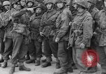 Standbild britische Truppen Frankreich, 1944, aus Sekunde 4 historischem Filmmaterial Videoclip 65675043859