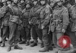 Standbild britische Truppen Frankreich, 1944, aus Sekunde 5 historischem Filmmaterial Videoclip 65675043859