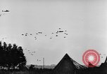 Standbild britische Truppen Frankreich, 1944, aus Sekunde 18 historischem Filmmaterial Videoclip 65675043859