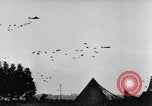 Standbild britische Truppen Frankreich, 1944, aus Sekunde 19 historischem Filmmaterial Videoclip 65675043859