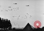 Standbild britische Truppen Frankreich, 1944, aus Sekunde 21 historischem Filmmaterial Videoclip 65675043859