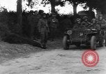 Standbild britische Truppen Frankreich, 1944, aus Sekunde 39 historischem Filmmaterial Videoclip 65675043859