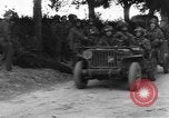 Standbild britische Truppen Frankreich, 1944, aus Sekunde 40 historischem Filmmaterial Videoclip 65675043859