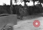 Standbild britische Truppen Frankreich, 1944, aus Sekunde 42 historischem Filmmaterial Videoclip 65675043859