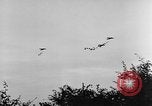Standbild britische Truppen Frankreich, 1944, aus Sekunde 50 historischem Filmmaterial Videoclip 65675043859