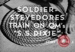 Standbild US-Soldaten durchlaufen stevedores Ausbildung als Fort Dix New Jersey USA, 1942, aus Sekunde 17 historischem Filmmaterial Videoclip 65675043867
