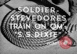 Standbild US-Soldaten durchlaufen stevedores Ausbildung als Fort Dix New Jersey USA, 1942, aus Sekunde 18 historischem Filmmaterial Videoclip 65675043867