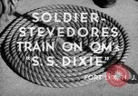 Standbild US-Soldaten durchlaufen stevedores Ausbildung als Fort Dix New Jersey USA, 1942, aus Sekunde 20 historischem Filmmaterial Videoclip 65675043867