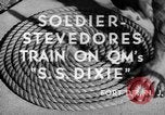 Standbild US-Soldaten durchlaufen stevedores Ausbildung als Fort Dix New Jersey USA, 1942, aus Sekunde 22 historischem Filmmaterial Videoclip 65675043867