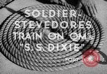 Standbild US-Soldaten durchlaufen stevedores Ausbildung als Fort Dix New Jersey USA, 1942, aus Sekunde 23 historischem Filmmaterial Videoclip 65675043867