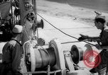 Standbild US-Soldaten durchlaufen stevedores Ausbildung als Fort Dix New Jersey USA, 1942, aus Sekunde 30 historischem Filmmaterial Videoclip 65675043867