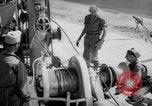 Standbild US-Soldaten durchlaufen stevedores Ausbildung als Fort Dix New Jersey USA, 1942, aus Sekunde 36 historischem Filmmaterial Videoclip 65675043867