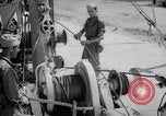 Standbild US-Soldaten durchlaufen stevedores Ausbildung als Fort Dix New Jersey USA, 1942, aus Sekunde 46 historischem Filmmaterial Videoclip 65675043867