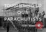 Standbild USA Fallschirmjäger Fort Benning Georgia USA, 1942, aus Sekunde 4 historischem Filmmaterial Videoclip 65675043869