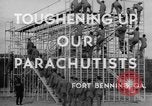 Standbild USA Fallschirmjäger Fort Benning Georgia USA, 1942, aus Sekunde 7 historischem Filmmaterial Videoclip 65675043869