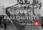 Standbild USA Fallschirmjäger Fort Benning Georgia USA, 1942, aus Sekunde 9 historischem Filmmaterial Videoclip 65675043869