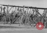 Standbild USA Fallschirmjäger Fort Benning Georgia USA, 1942, aus Sekunde 27 historischem Filmmaterial Videoclip 65675043869