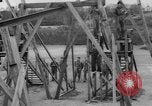Standbild USA Fallschirmjäger Fort Benning Georgia USA, 1942, aus Sekunde 30 historischem Filmmaterial Videoclip 65675043869