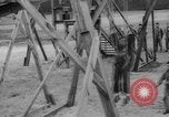 Standbild USA Fallschirmjäger Fort Benning Georgia USA, 1942, aus Sekunde 32 historischem Filmmaterial Videoclip 65675043869