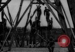 Standbild USA Fallschirmjäger Fort Benning Georgia USA, 1942, aus Sekunde 40 historischem Filmmaterial Videoclip 65675043869