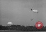 Standbild USA Fallschirmjäger Fort Benning Georgia USA, 1942, aus Sekunde 61 historischem Filmmaterial Videoclip 65675043869