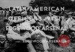 Standbild lateinamerikanische Offiziere Edgewood Arsenal Maryland USA, 1942, aus Sekunde 3 historischem Filmmaterial Videoclip 65675043870