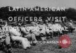 Standbild lateinamerikanische Offiziere Edgewood Arsenal Maryland USA, 1942, aus Sekunde 9 historischem Filmmaterial Videoclip 65675043870