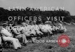 Standbild lateinamerikanische Offiziere Edgewood Arsenal Maryland USA, 1942, aus Sekunde 10 historischem Filmmaterial Videoclip 65675043870