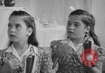 Image quintuplés North Bay Ontario, 1941, de la seconde 27 séquences d'archives historiques vidéo 65675043891
