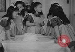 Image quintuplés North Bay Ontario, 1941, de la seconde 34 séquences d'archives historiques vidéo 65675043891