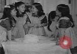 Image quintuplés North Bay Ontario, 1941, de la seconde 38 séquences d'archives historiques vidéo 65675043891