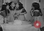 Image quintuplés North Bay Ontario, 1941, de la seconde 39 séquences d'archives historiques vidéo 65675043891