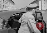 Standbild Senator B Russell Heidelberg Deutschland, 1955, aus Sekunde 37 historischem Filmmaterial Videoclip 65675043908