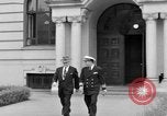 Standbild Kongressabgeordneten Sheppard Bremerhaven Deutschland, 1955, aus Sekunde 13 historischem Filmmaterial Videoclip 65675043914