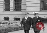 Standbild Kongressabgeordneten Sheppard Bremerhaven Deutschland, 1955, aus Sekunde 16 historischem Filmmaterial Videoclip 65675043914