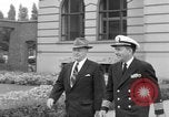 Standbild Kongressabgeordneten Sheppard Bremerhaven Deutschland, 1955, aus Sekunde 17 historischem Filmmaterial Videoclip 65675043914