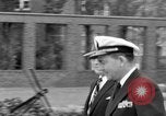 Standbild Kongressabgeordneten Sheppard Bremerhaven Deutschland, 1955, aus Sekunde 19 historischem Filmmaterial Videoclip 65675043914