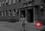 Standbild Colonel Brooks Bremerhaven Deutschland, 1955, aus Sekunde 16 historischem Filmmaterial Videoclip 65675043915