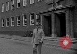 Standbild Colonel Brooks Bremerhaven Deutschland, 1955, aus Sekunde 17 historischem Filmmaterial Videoclip 65675043915