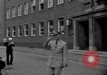 Standbild Colonel Brooks Bremerhaven Deutschland, 1955, aus Sekunde 18 historischem Filmmaterial Videoclip 65675043915