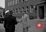 Standbild Colonel Brooks Bremerhaven Deutschland, 1955, aus Sekunde 22 historischem Filmmaterial Videoclip 65675043915