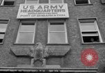 Standbild Colonel Brooks Bremerhaven Deutschland, 1955, aus Sekunde 33 historischem Filmmaterial Videoclip 65675043915
