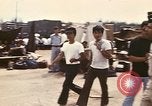 Standbild Betrieb neues Leben Vietnam, 1975, aus Sekunde 35 historischem Filmmaterial Videoclip 65675043918
