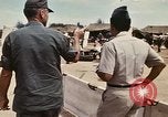 Standbild Betrieb neues Leben Vietnam, 1975, aus Sekunde 41 historischem Filmmaterial Videoclip 65675043918