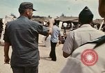 Standbild Betrieb neues Leben Vietnam, 1975, aus Sekunde 45 historischem Filmmaterial Videoclip 65675043918