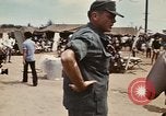 Standbild Betrieb neues Leben Vietnam, 1975, aus Sekunde 47 historischem Filmmaterial Videoclip 65675043918